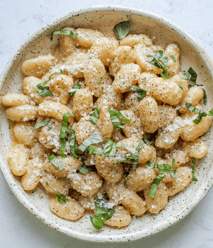 bowl of lemon garlic pasta