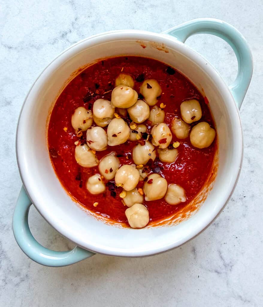layered sauce for spicy baked eggs