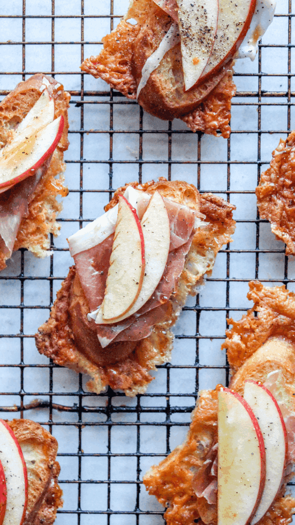Asiago crusted crostini with apples and prosciutto